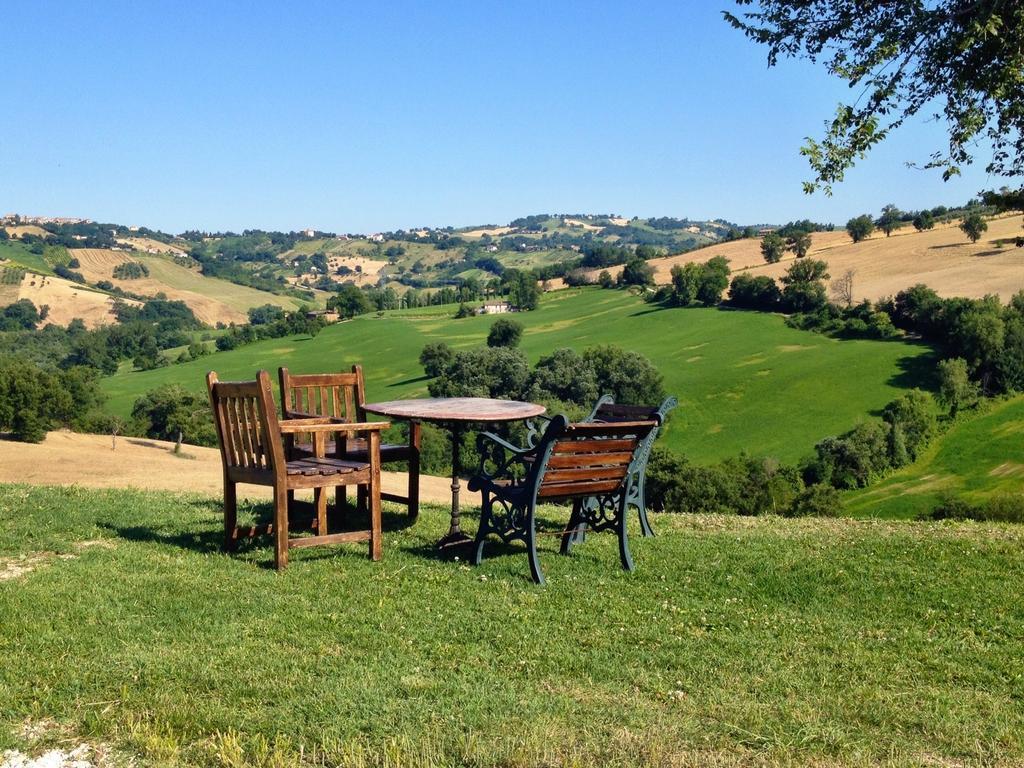 Casale Delle Rondini Bed & Breakfast Tolentino Eksteriør bilde