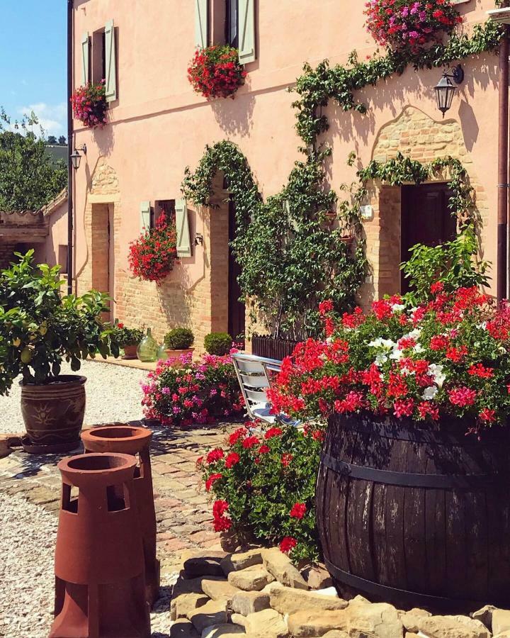 Casale Delle Rondini Bed & Breakfast Tolentino Eksteriør bilde